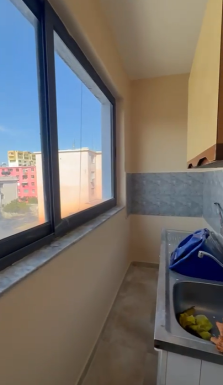 Shitet Apartament 1+1 pranë Stadiumit, Lagjja 18 – Durrës