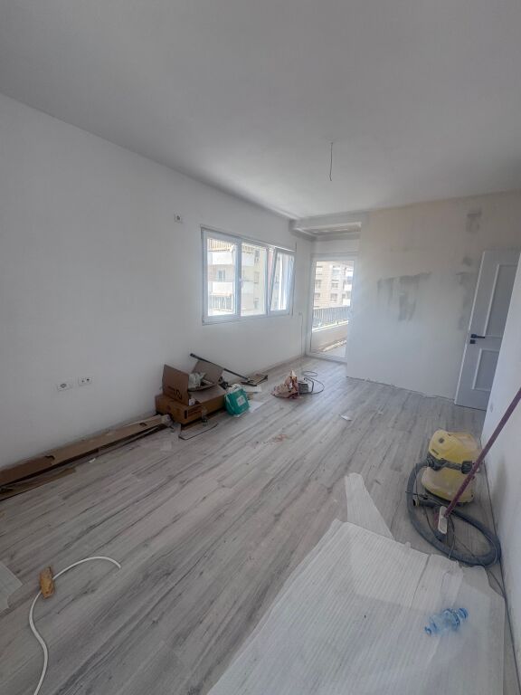 🏡 Shitet Apartament 2+1 + Ballkon – Pazari i Ri