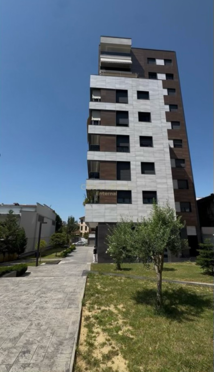 Pazari I Ri - Commercial Space for Rent 27m Floor 0 Building from 2025 Near the Red School