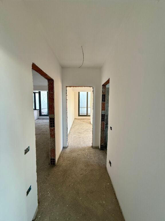 Shitet penthouse ne Yzberisht