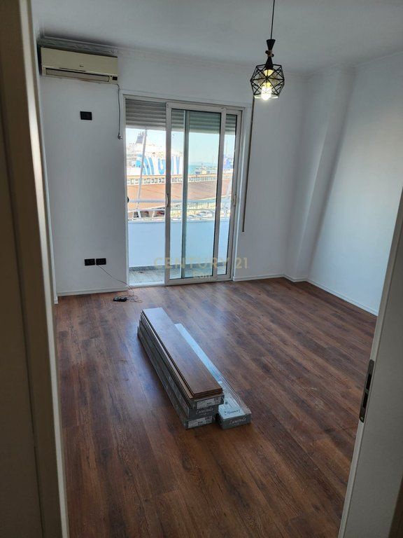 Shitet Apartament 3+1+2+3 me pamje nga Porti, tek Rruga e re e Portit, Durres !   340,000 €