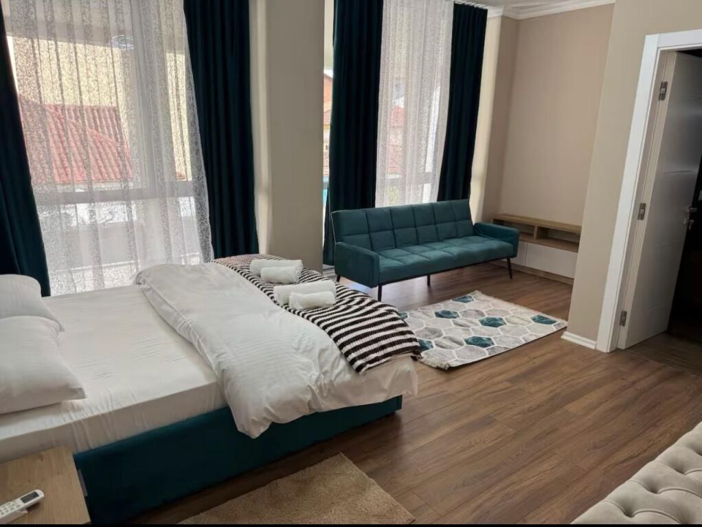 For rent 2+1+2 Near Pazari i Ri 800 thousand lek