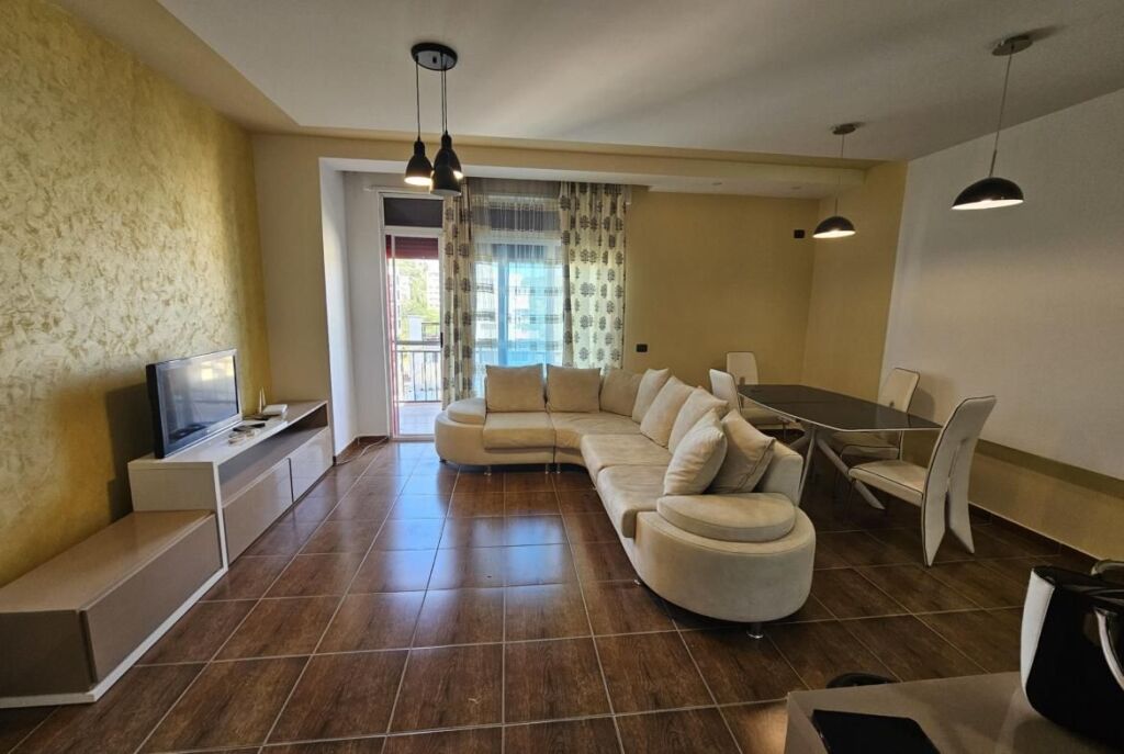 Tek Kamelia, Golem, Shitet Apartament 1+1 Me Mundësi Ndarjeje në 2+1!