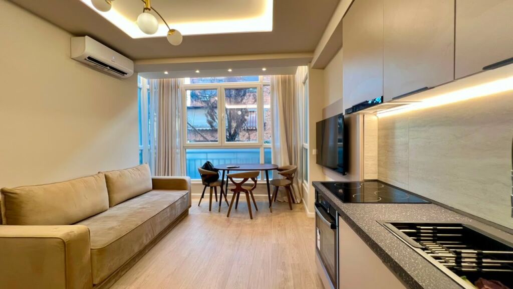 🏠**IN AFFITTO: Appartamento 1+1 Nuovissimo ✨ 📍Ali Demi (Vicino al Nuovo Ospedale di Maternità) – 55.000 Lek/Mese – Edificio Nuovo – 2° Piano – 60 m² || Massimo Comfort e Ottima Accessibilità 🔥**