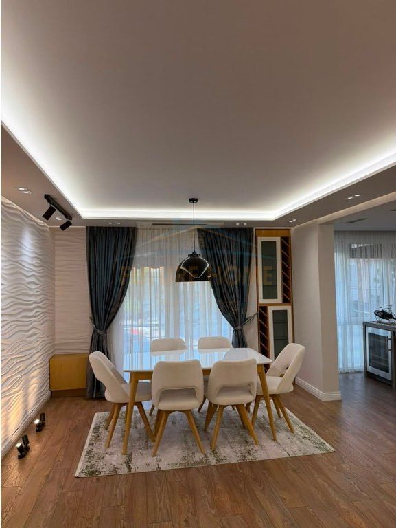 Shitet, Apartament 2+1+2, Blloku Gintash, Laprakë