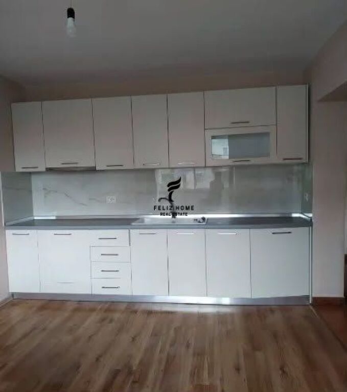 UFFICIO IN AFFITTO 55 M2 21 DICEMBRE 60.000 LEKE FH-84851