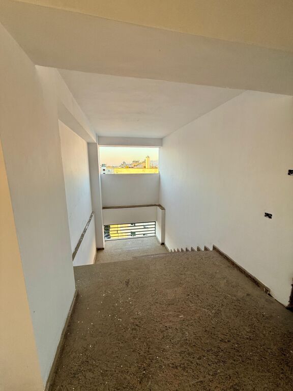 Shitet penthouse ne Yzberisht