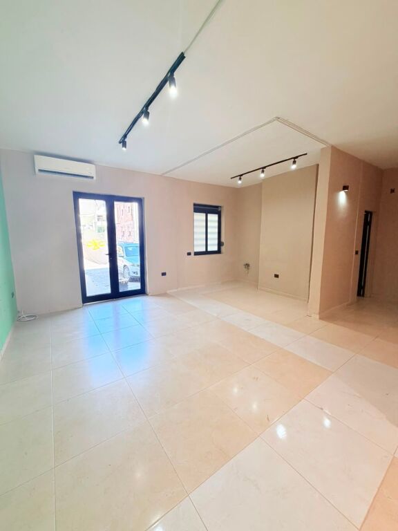 BUSINESS PREMISES FOR RENT IN NEIGHBORHOOD 17, DURRES