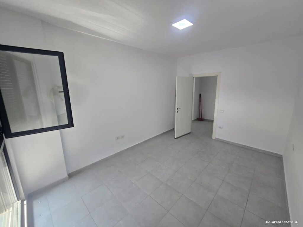 Zyre Me Qera 2+1 Tek Varri i Bamit  (ID BZ2628) Tirane.