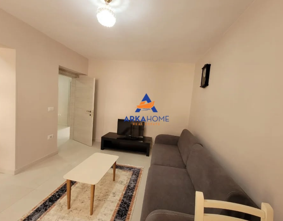 JEPET APARTAMENT ME QERA 2+1 "MYSLYM SHYRI" 650 EURO