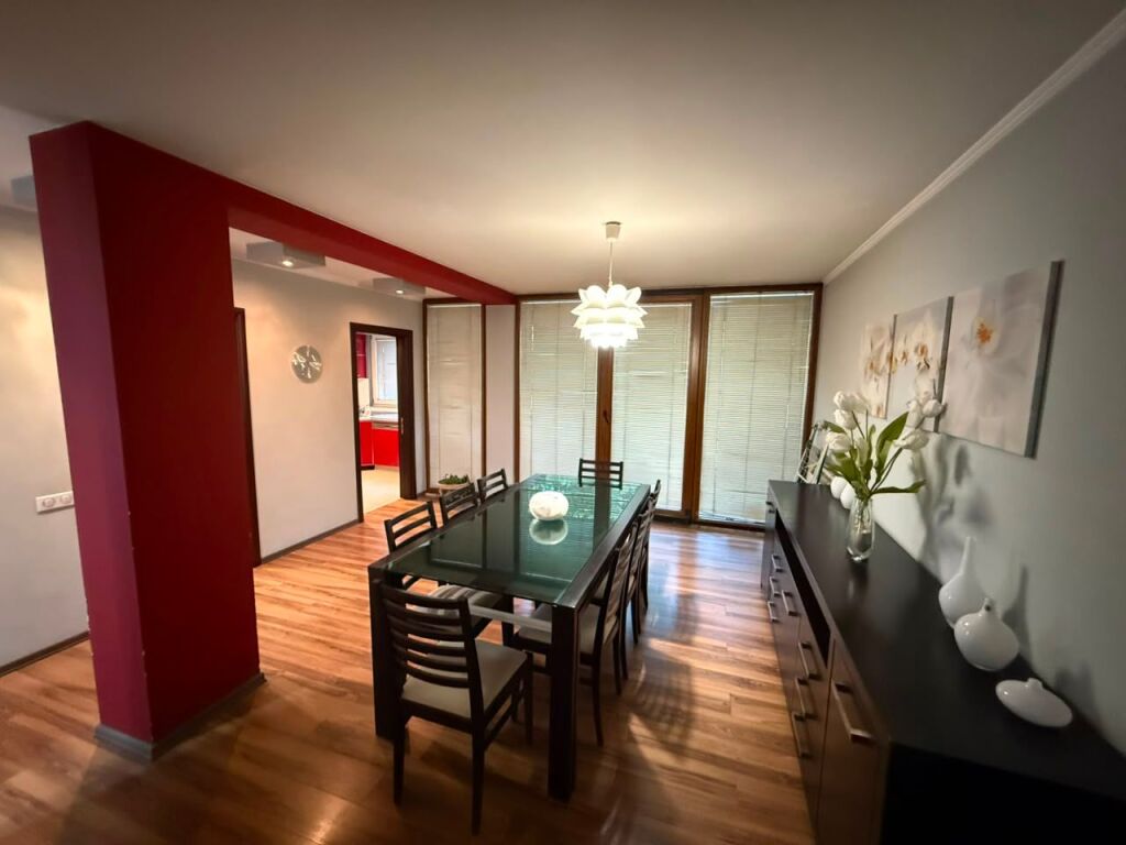 📣 QERA Apartament 2+1 📍 Myslym Shyri, Prane Karburantit ✨  🏢 Ndertim Ekzistues 🪜 Kati 3 (Pa Ashensor) 🔹 Sallon Spacioz 🔹 Kuzhine e Vecuar 🔹 2 Depo 🔹 Ballkon 👫 Preferohen Kliente Familjare  💶 Cmimi 60.000 Leke i Pa Diskutueshem