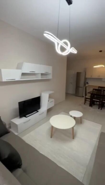 1+1, con parcheggio al Jolla Market Astir, 500 euro