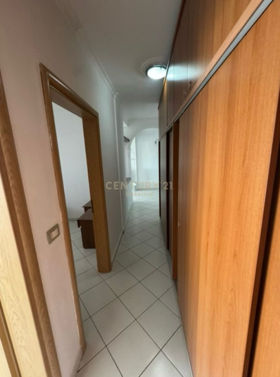 Jepet me Qera Apartament 2+1+2 në Astir