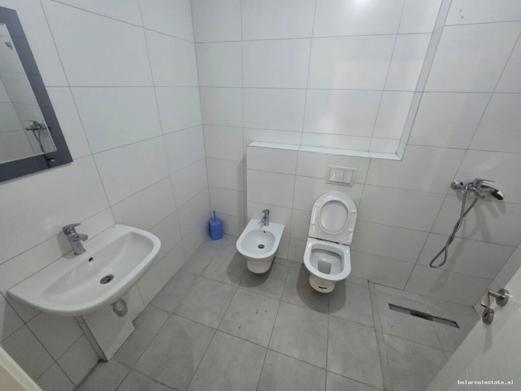 Zyre Me Qera 2+1 Tek Varri i Bamit (ID BZ21015) Tirane.