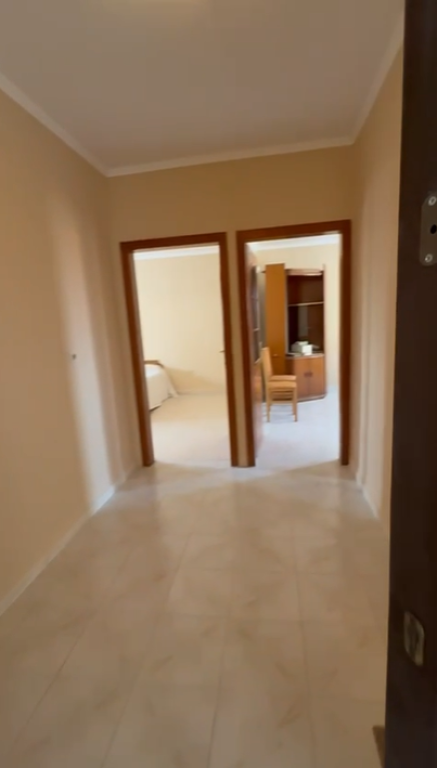 Shitet Apartament 1+1 pranë Stadiumit, Lagjja 18 – Durrës