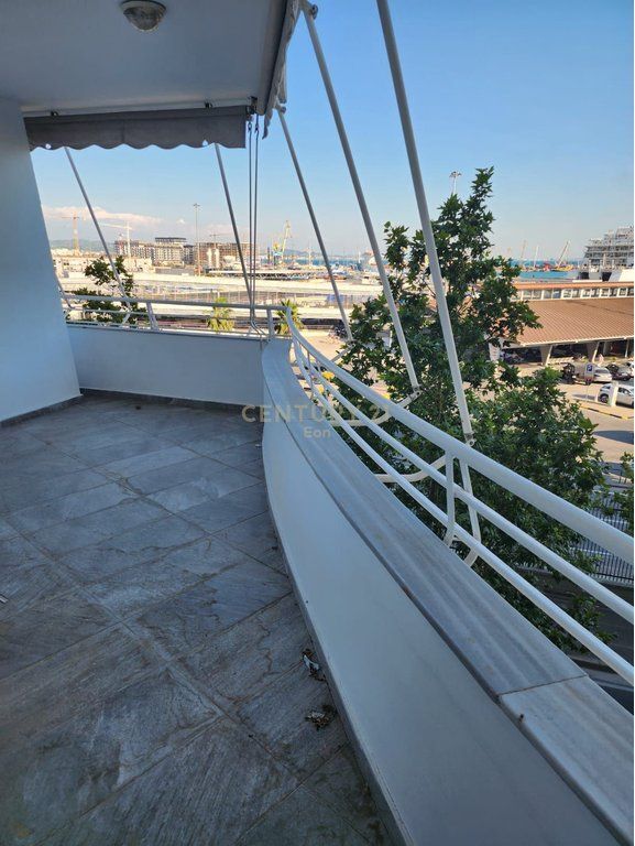 Shitet Apartament 3+1+2+3 me pamje nga Porti, tek Rruga e re e Portit, Durres !   340,000 €