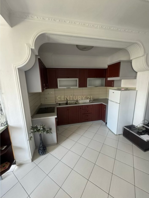 Jepet me Qera Apartament 2+1+2 në Astir