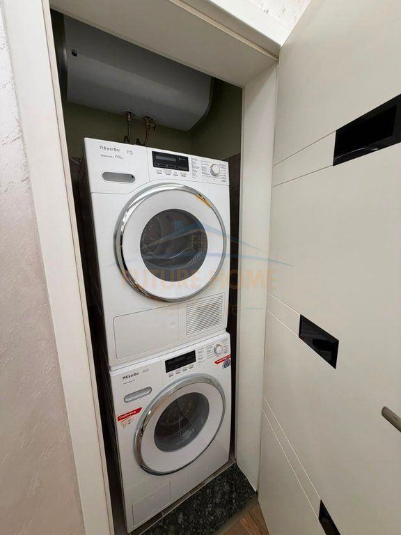 Shitet, Apartament 2+1+2, Blloku Gintash, Laprakë