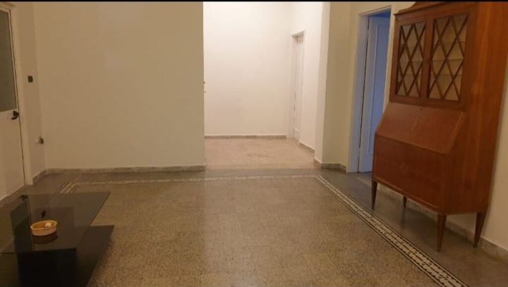 Ofrohet me Qira Ambient Biznesi pranë Gjykatës!
