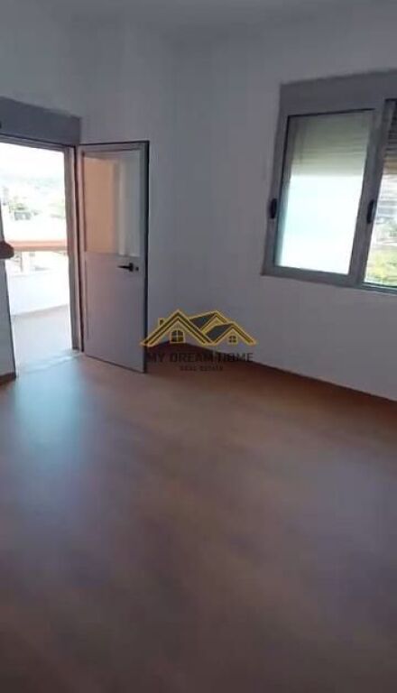 Apartment 1+1 for sale in Golem.