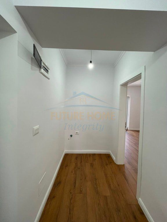 Shitet apartament 1+1 te Shkolla e Kuqe AL72087