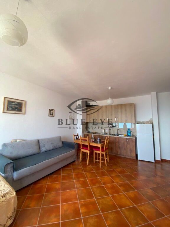 Shitet apartament në Vilat e Zogut – Pamje nga deti!