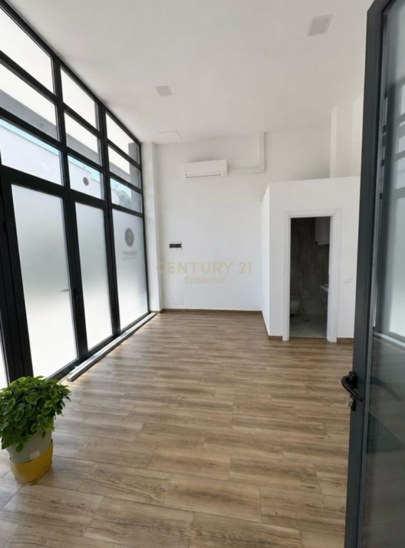 Pazari I Ri - Commercial Space for Rent 27m Floor 0 Building from 2025 Near the Red School
