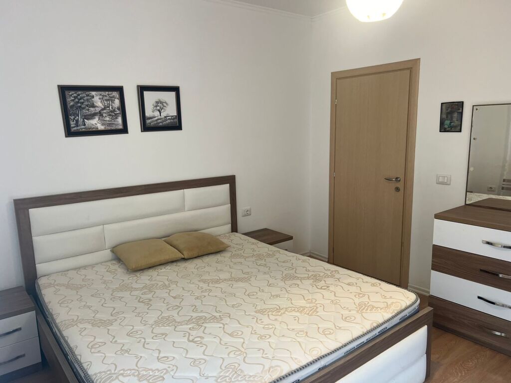 Jepet Me Qera Apartament 3+1+1 Ballkon