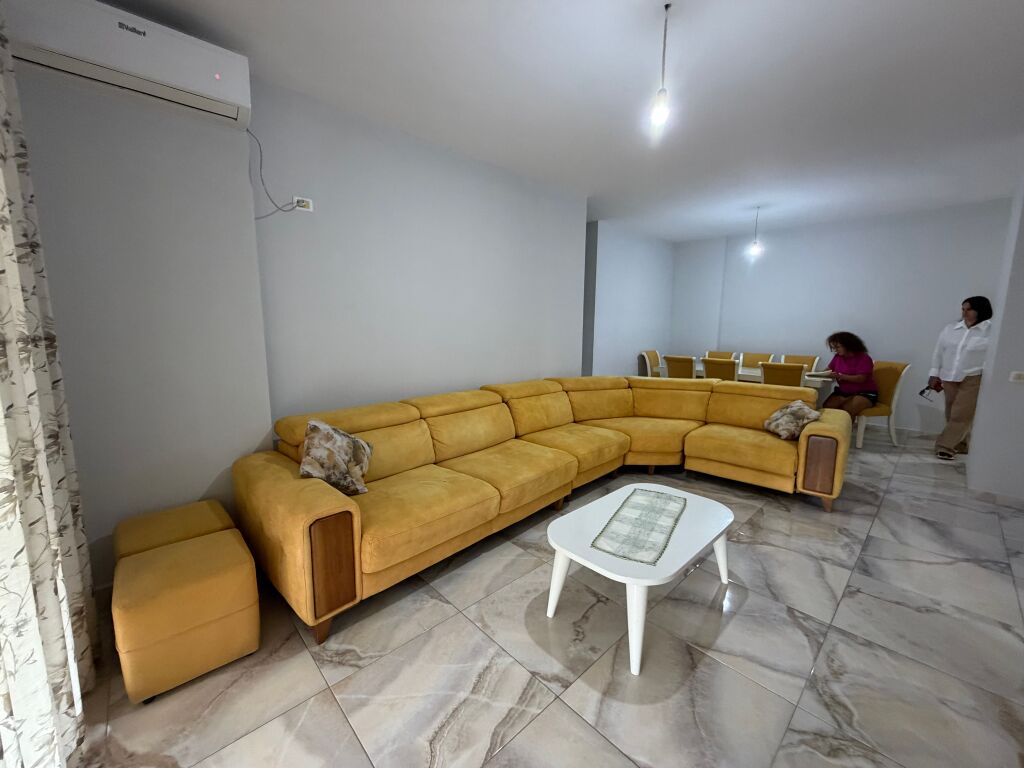🏡 Jepet me qera Apartament 3+1  📍Astir, Rruga Teodor Keko  🏢 Kati 2 🛗 Me ashensor  📐Sipërfaqja: 140 m²  💰 Çmimi: 55.000 Lekë/Muaj  📩 Për më shumë informacion ose për një vizitë në pronë kontaktoni