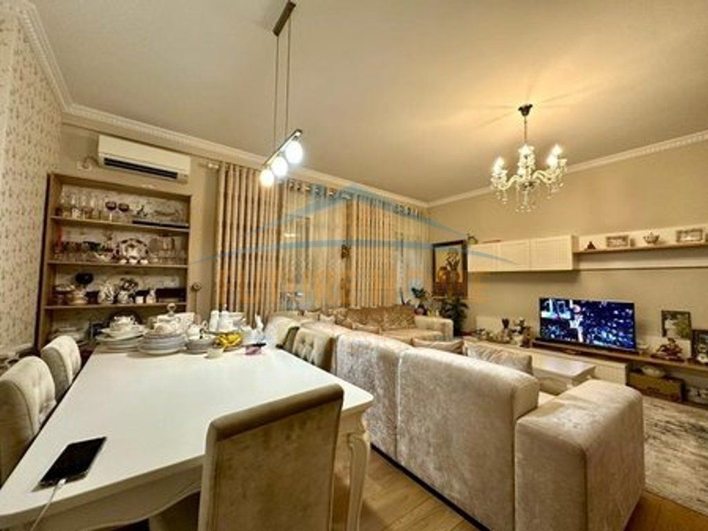 In vendita, Appartamento 3+1+2, Lago Secco, Tirana.