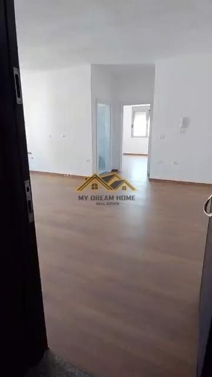 Apartment 1+1 for sale in Golem.