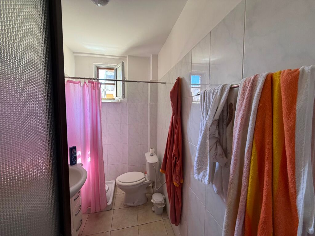 For rent 1+1+2 toilets