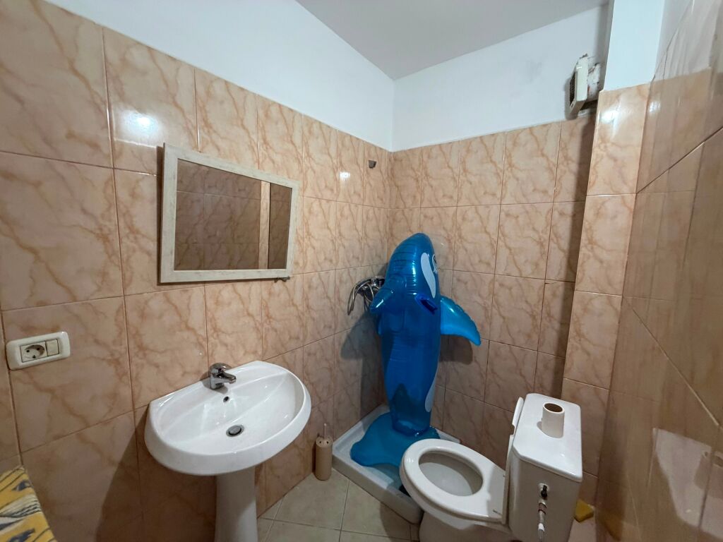 For rent 1+1+2 toilets