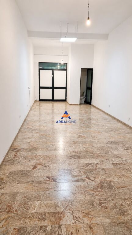 LOCALE COMMERCIALE IN AFFITTO 50M2 "VASIL SHANTO" 80.000 LEKE