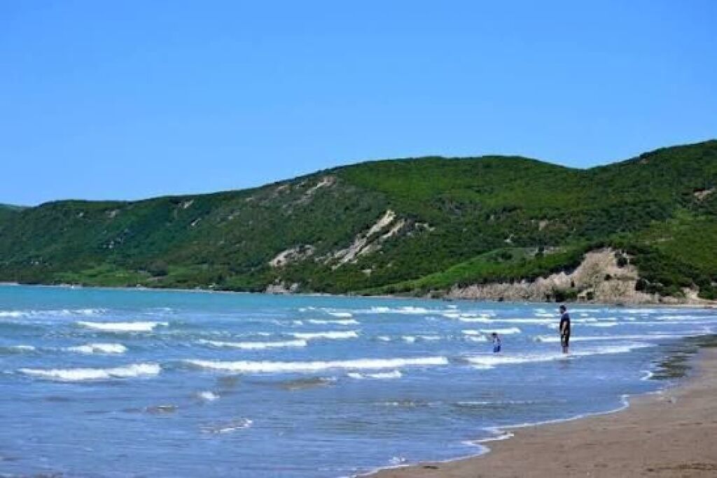 VILË 3 KATE EKSKLUZIVE PËR SHITJE NË GJIRIN E LALËZIT – PRIVATËSI, KOMODITET DHE CILËSI JETE!