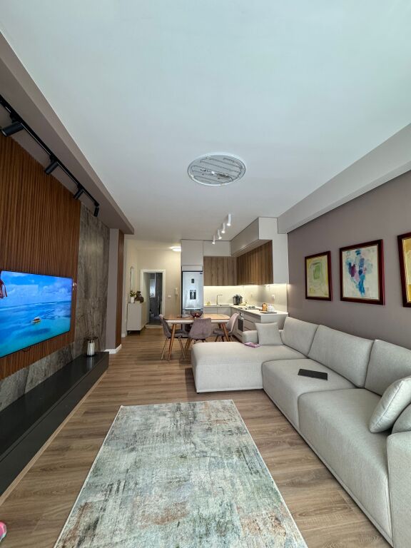 Pavaroti, 2+1 me qira 800euro