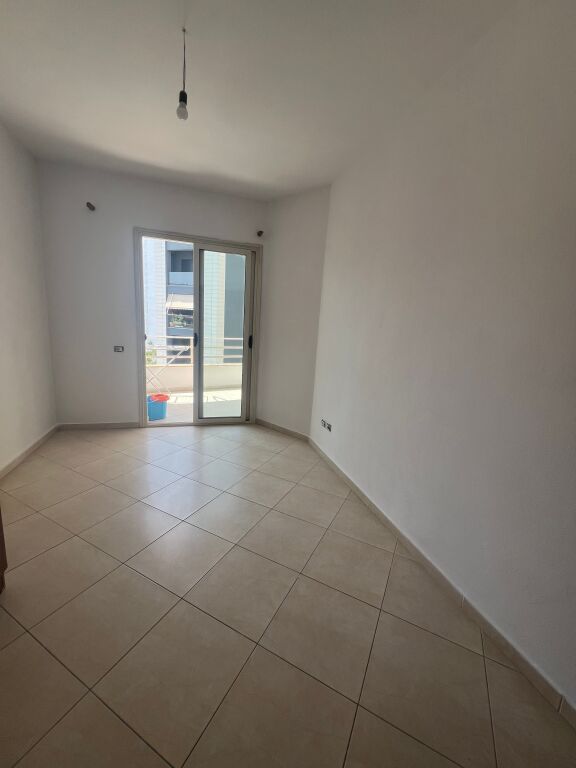 APARTAMENT 2+1 ME QERA ASTIR TEK RRETHI