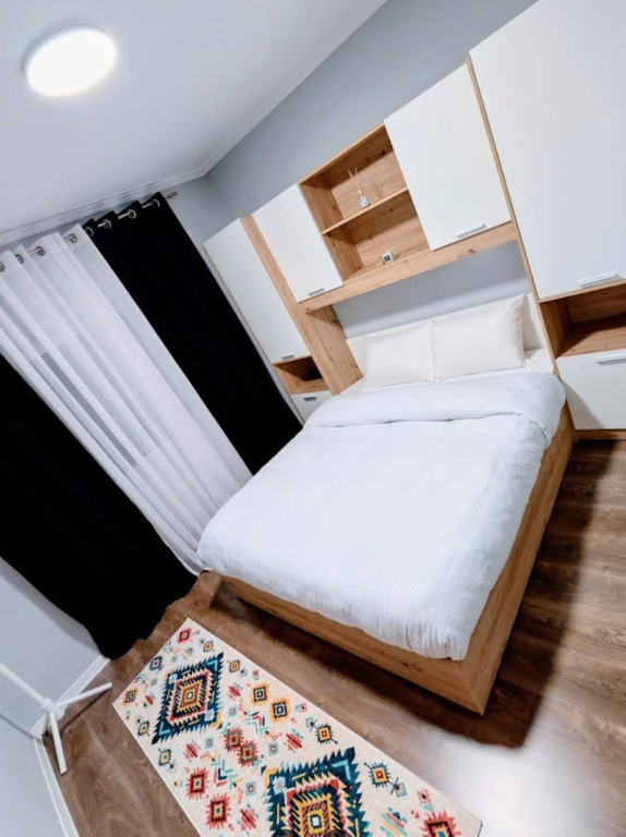 Tirane, for rent by Owner, no commission apartment 1+1+Annex+Balcony Floor 3, 64 m² 580 € (Ismail Qemali street)