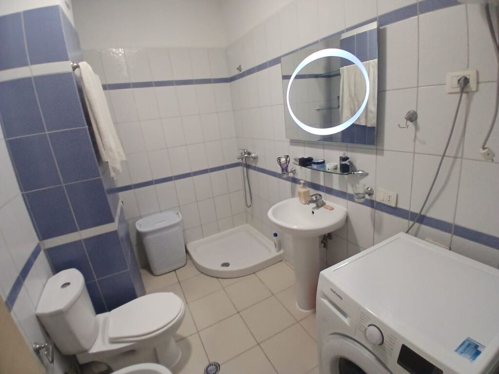 Shitet Apartament 1+1+1 Ballkon