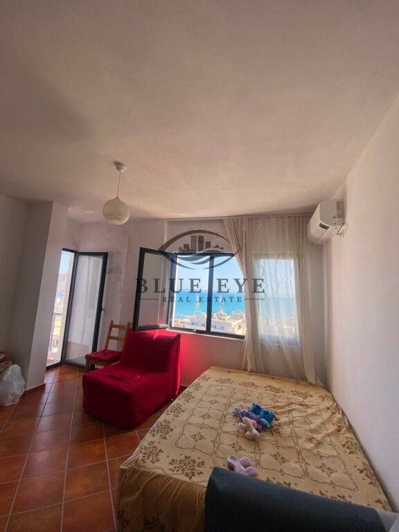 Shitet apartament në Vilat e Zogut – Pamje nga deti!