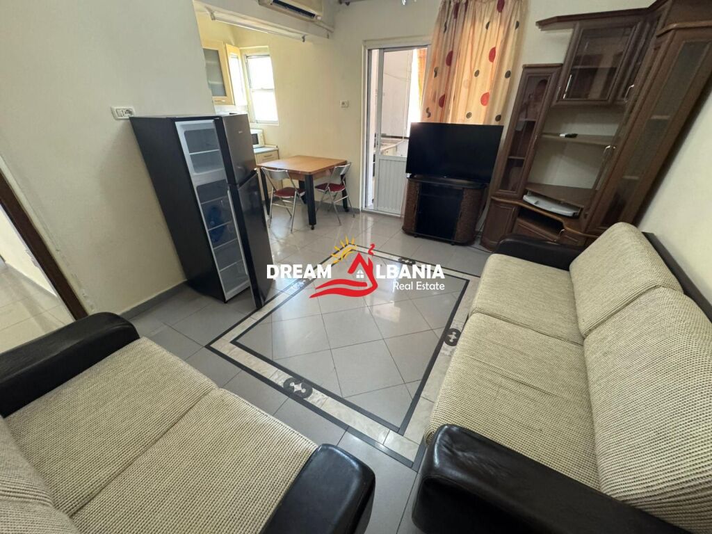 Appartamento 1+1 in affitto in Via Durresit, vicino al Bar Mulino Vecchio a Tirana(ID 4219462)
