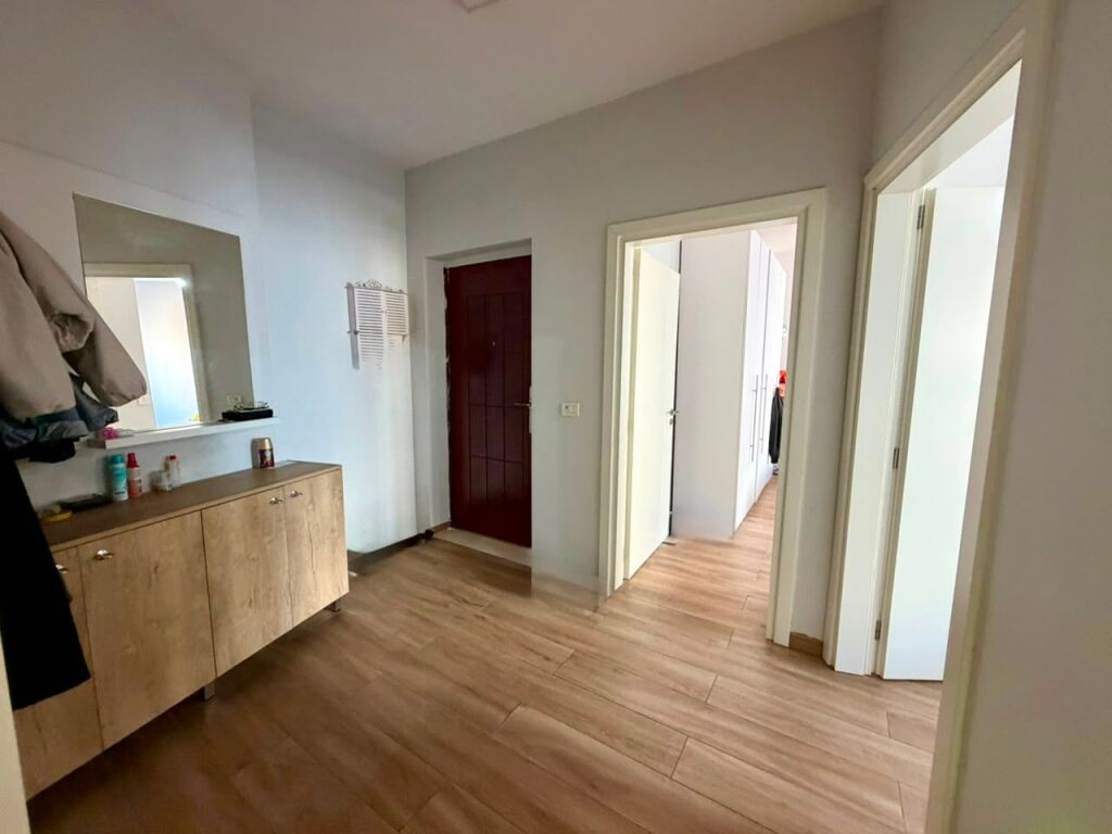 Shitet:  Apartament 2+1 totalisht i mobiluar   📍Astir, pranë bar Artisti, Tiranë!