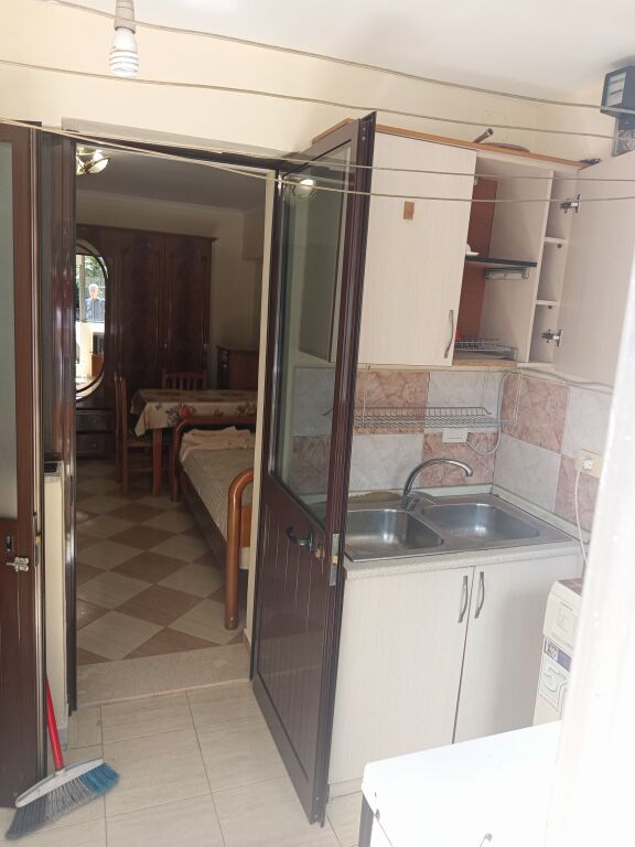 Garsionere 30000 leke.Shkolla e baletit