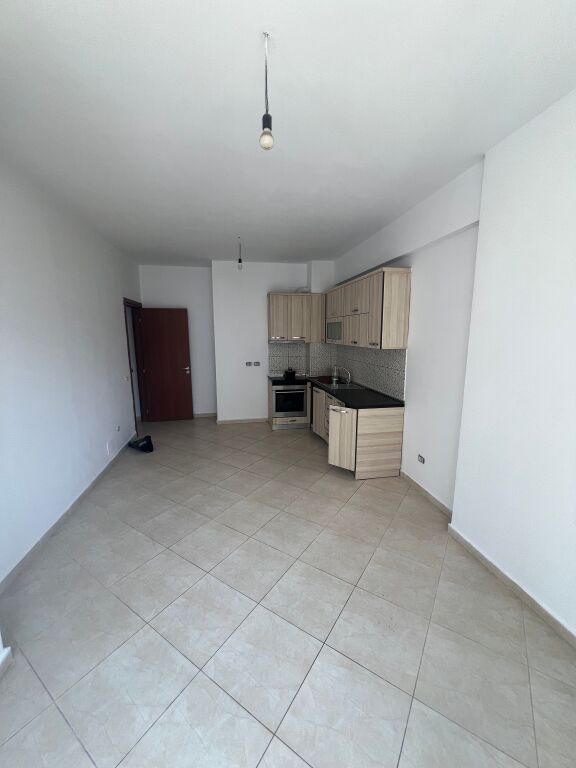 APARTAMENT 2+1 ME QERA ASTIR TEK RRETHI