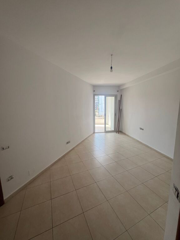 APARTAMENT 2+1 ME QERA ASTIR TEK RRETHI
