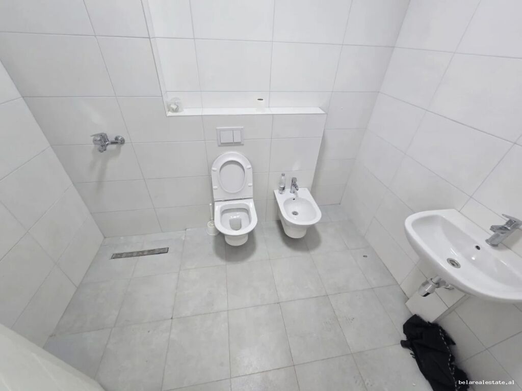 Zyre Me Qera 2+1 Tek Varri i Bamit  (ID BZ2628) Tirane.