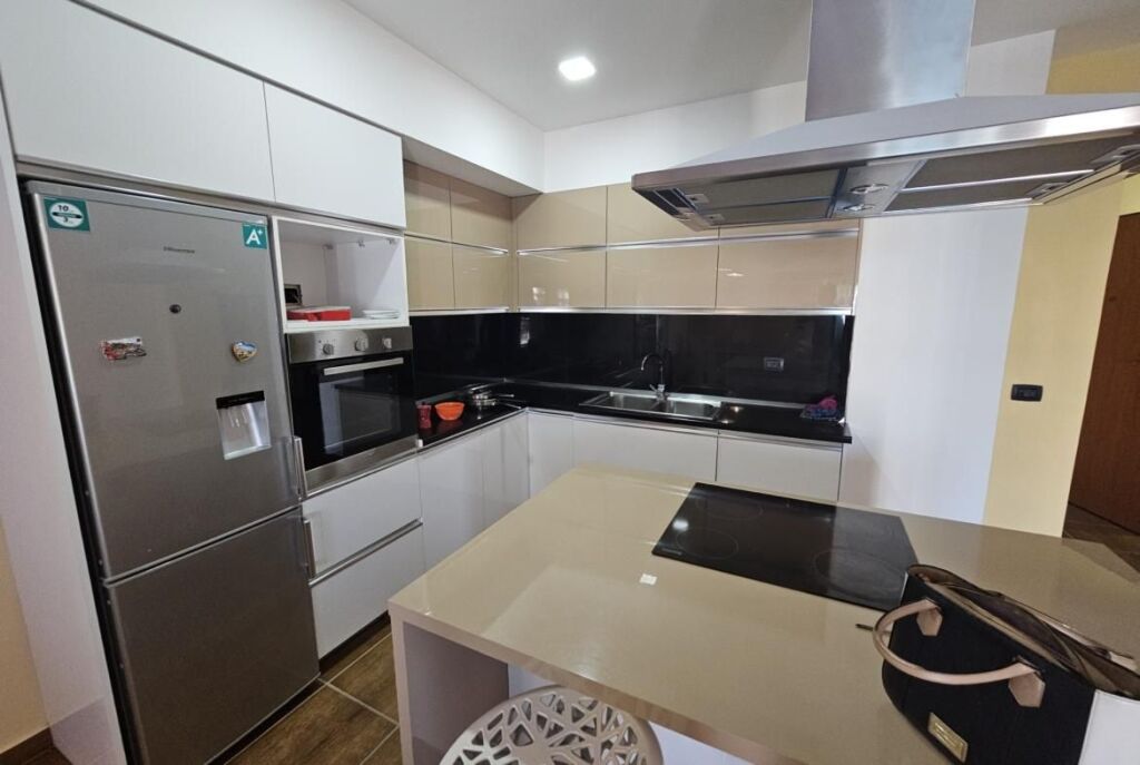 Tek Kamelia, Golem, Shitet Apartament 1+1 Me Mundësi Ndarjeje në 2+1!