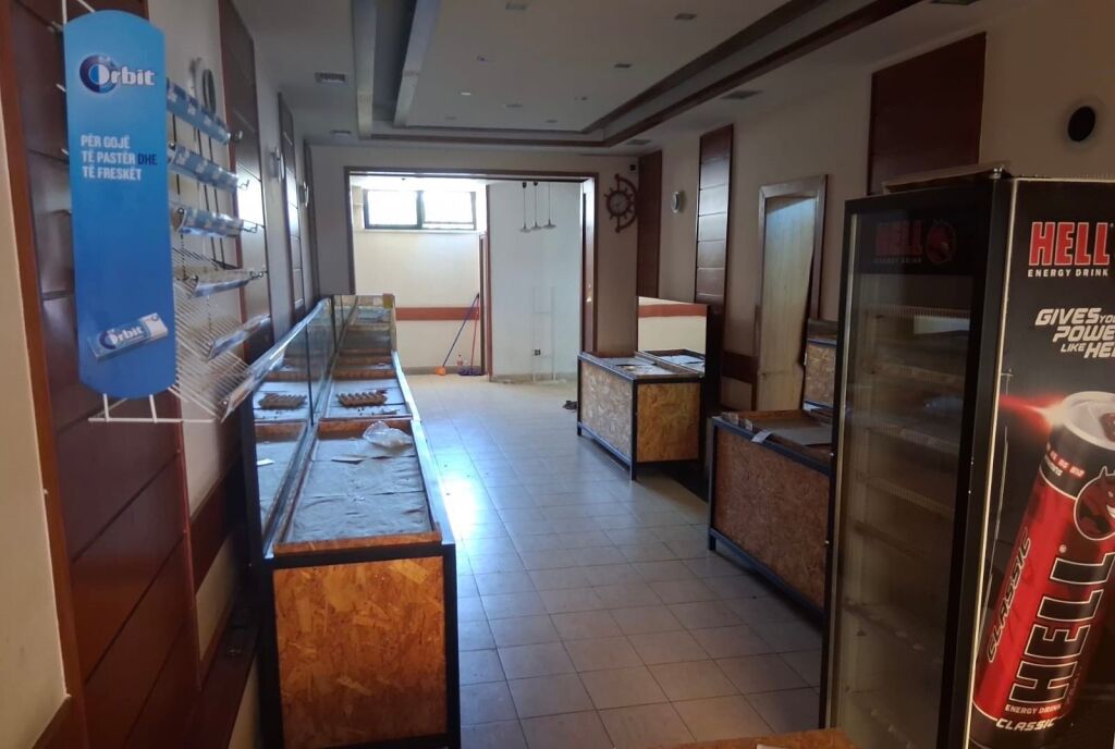 Locale commerciale 100m2 in affitto Laprake strada principale