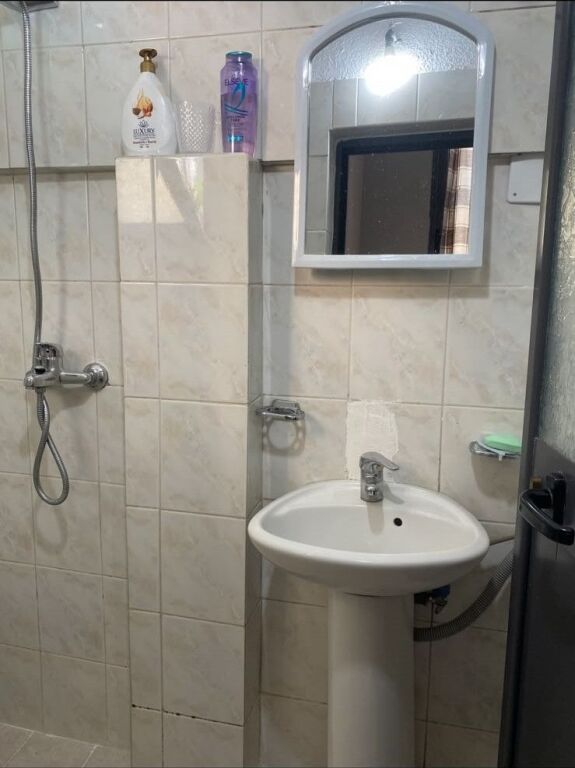 Appartamento 1+1 in affitto in Via Dibres/Ginnasio Partizani (50.000 Leke)