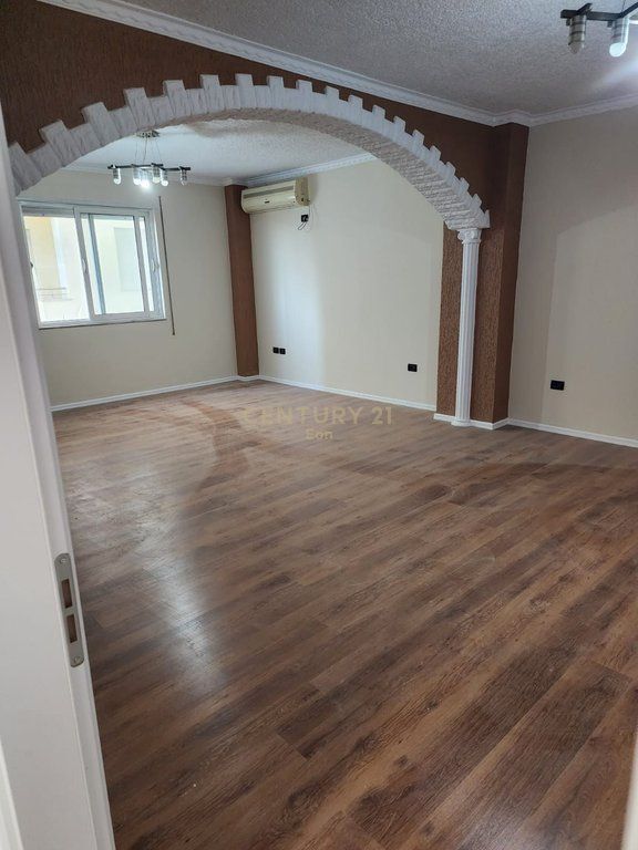 Shitet Apartament 3+1+2+3 me pamje nga Porti, tek Rruga e re e Portit, Durres !   340,000 €